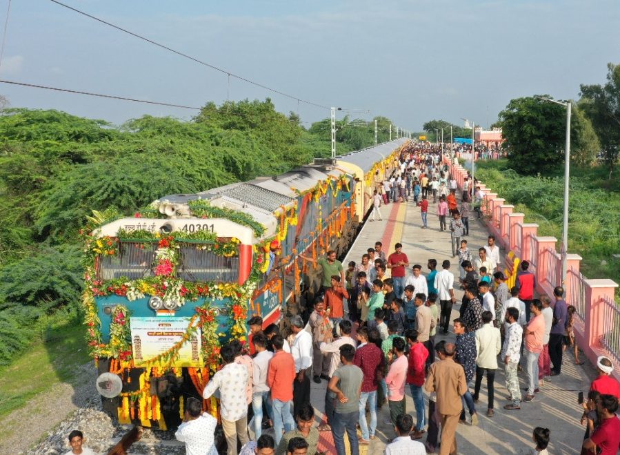रेल के फायदे - मात्र 6 रूपये में कर सकते उदयपुर की यात्रा