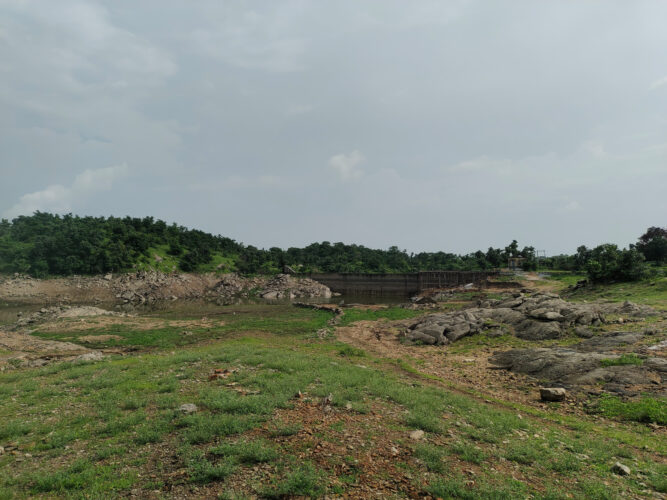 औसत की आधी से ज्यादा बारिश होने के बाद भी खाली पड़ा हैं झडू बांध