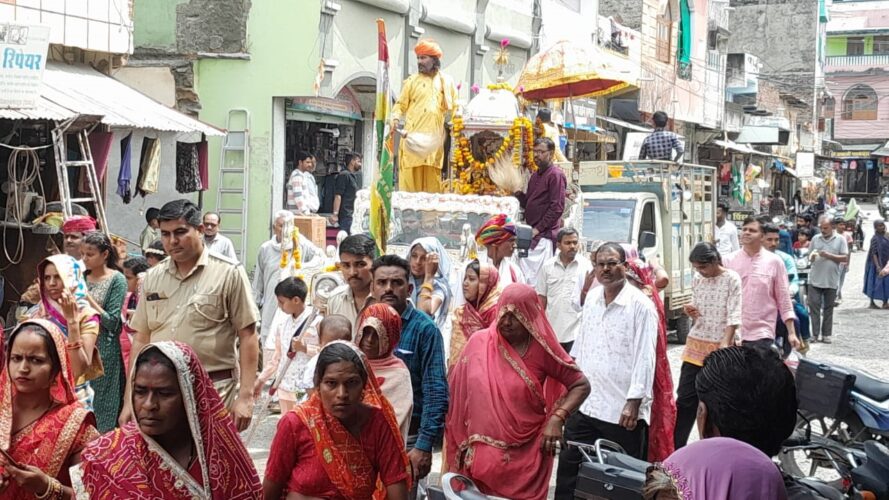 भादवी बीज पर निकला बाबा रामदेव जी की शोभायात्रा, रामरसोड़े का हुआ समापन