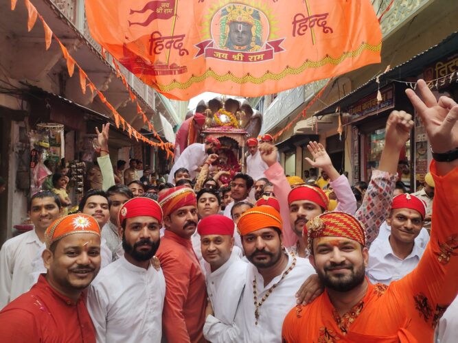 नृसिंह चतुर्दशी - पहली बार बारिश और पुष्पवर्षा के बीच भीण्डर भ्रमण पर निकले नृसिंह भगवान