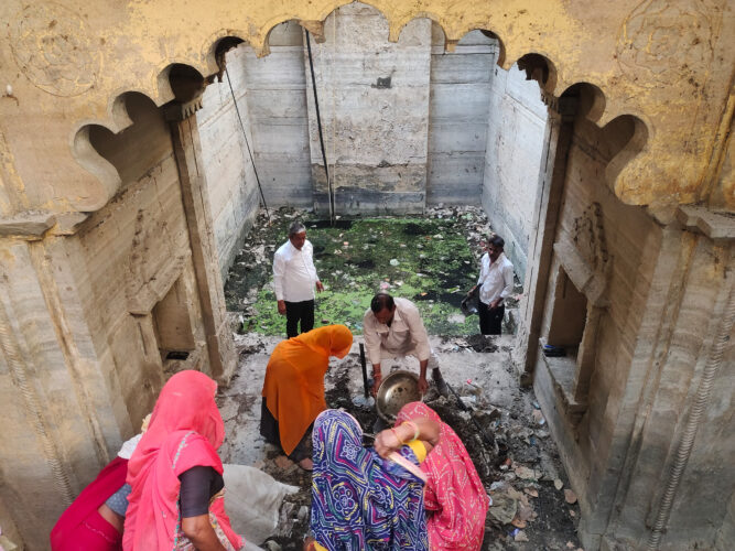 वंदे गंगा जल संरक्षण जन अभियान - भीण्डर की ऐतिहासिक गणगौर बावड़ी हुई साफ