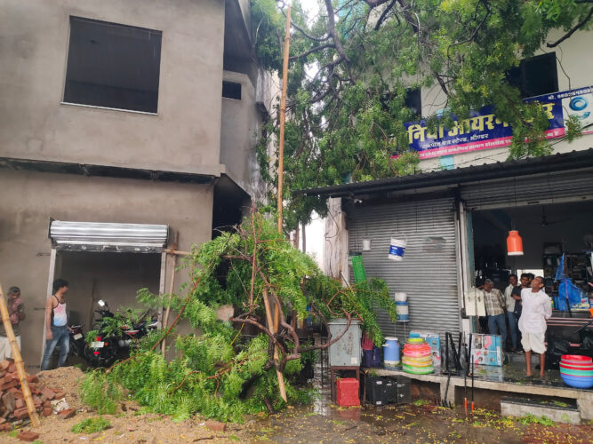 भीण्डर में तेज हवाओं के साथ मूसलधार बारिश, जनजीवन प्रभावित