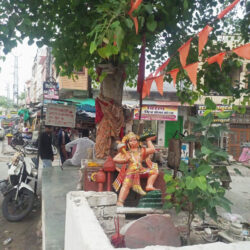 तुफान से टूटा मन्दिर, सोशल मीडिया मैसेज एक दिन में एकत्रित हुए एक लाख