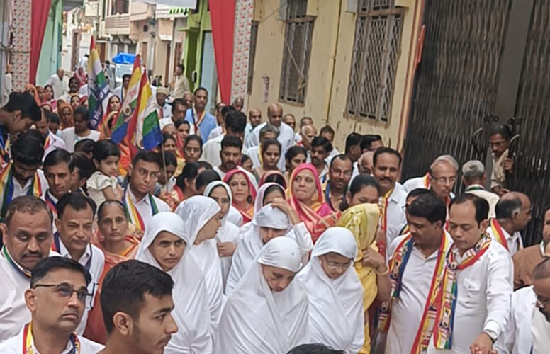 भीण्डर में आर्यिका शरणमती माता ससंघ का हुआ मंगल प्रवेश
