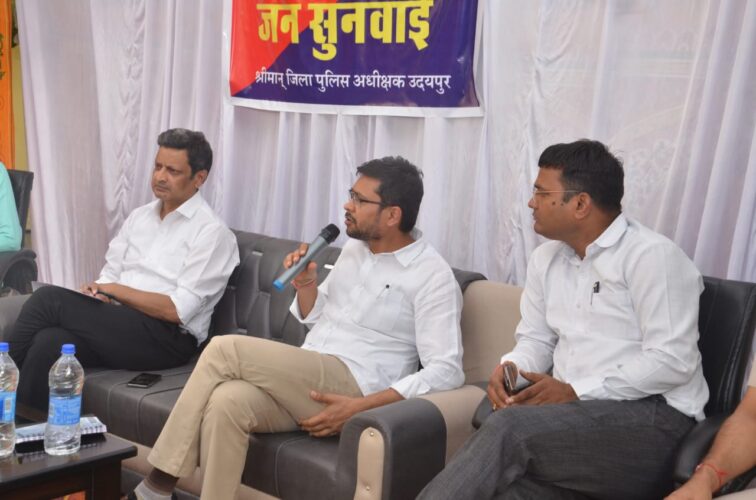कलक्टर का भीण्डर दौरा - साहब ! सीसीटीवी और नया बस स्टेण्ड शुरू करवाओ....