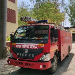 ना नंबर प्लेट, ना इंश्योरेंस, फिर भी धड़ल्ले से दौड़ रही हैं पालिकाओं की फायर ब्रिगेड!
