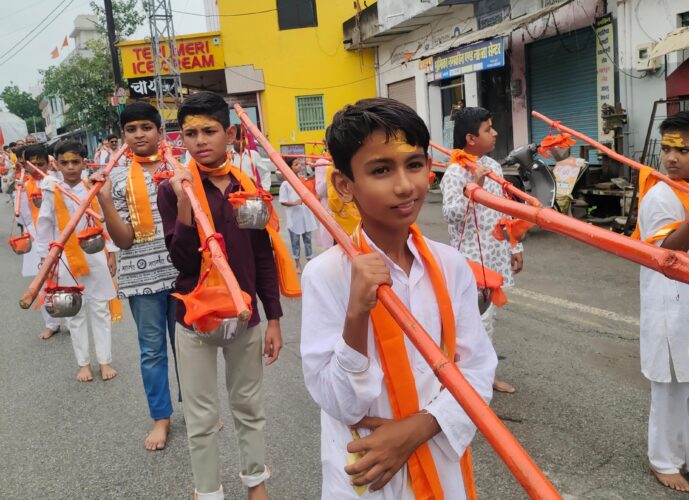 श्रावण मास की भक्ति - कांवड़ यात्रा में महादेव के जयकारों से गुंजा भीण्डर