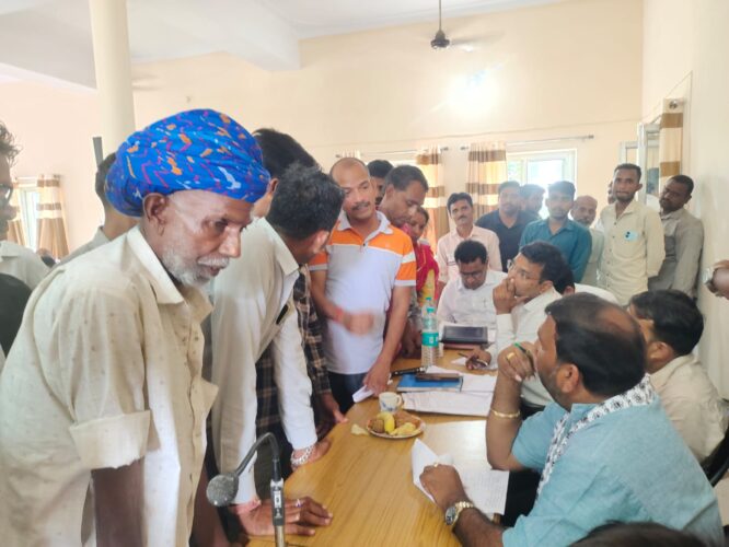 एकल पट्टे वाली कॉलोनियों व सार्वजनिक उपयोग वाली जमीनों की करो जांच - विधायक