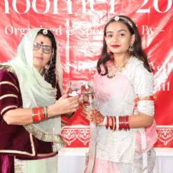 पोशाक, नृत्य और चेहरों की मुस्कान से संजीदा हुआ घूमर 2025