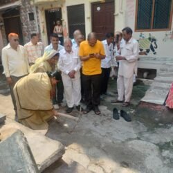 एक तरफ नवरात्रा से पहले बनकर तैयार हुई सड़क, दूसरी तरफ हुआ शिलान्यास